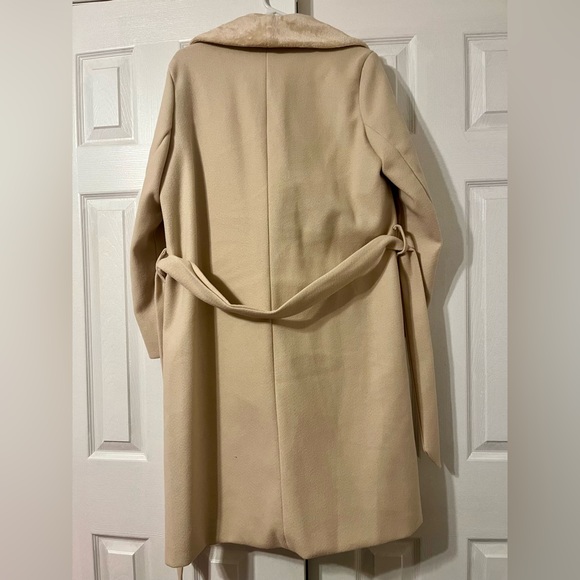 NWOT SHEIN Beige Coat with faux fur collar, SZ S but fits more like a medium - Picture 4 of 4